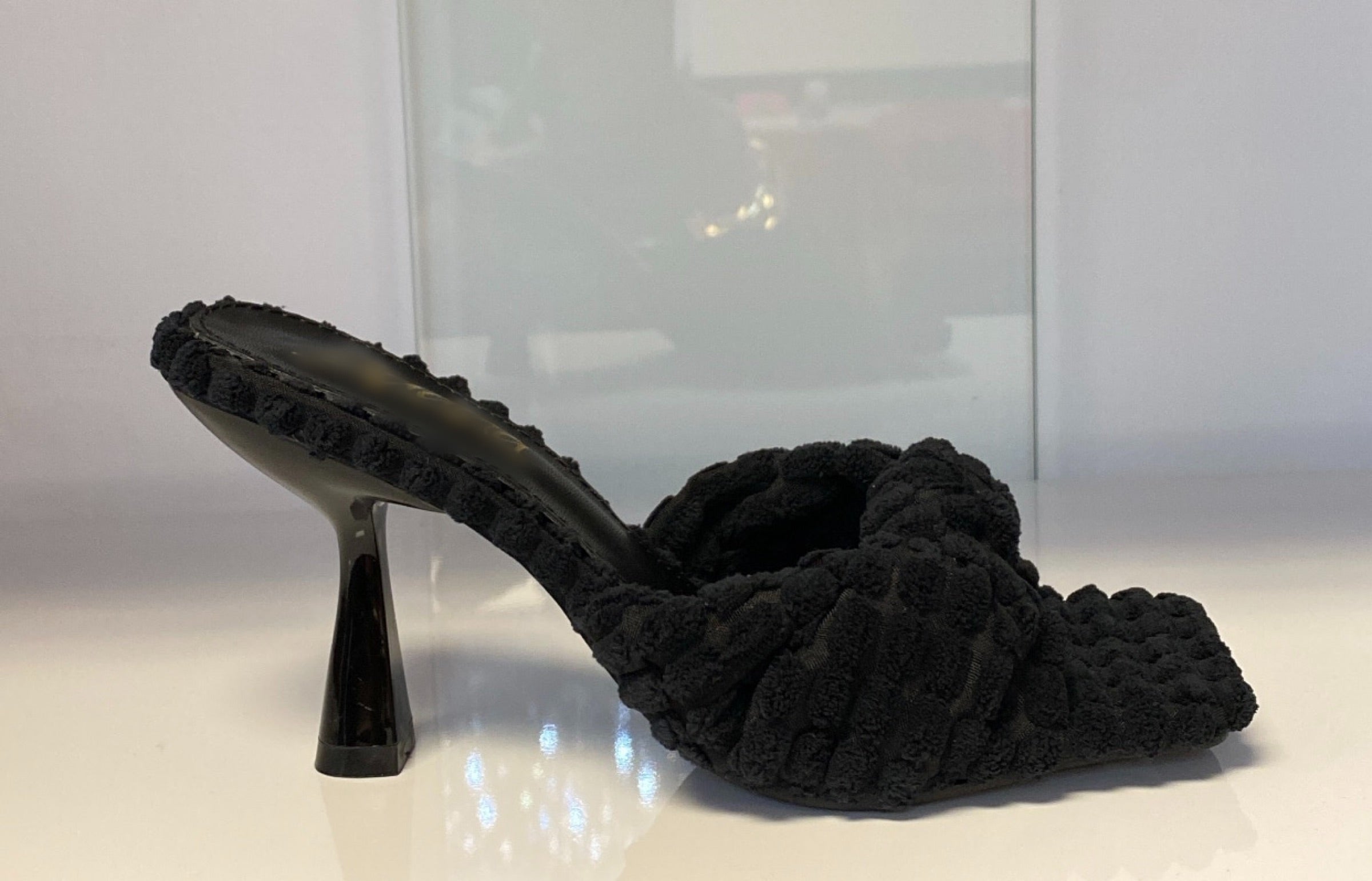 HER Tonka - Black Heel