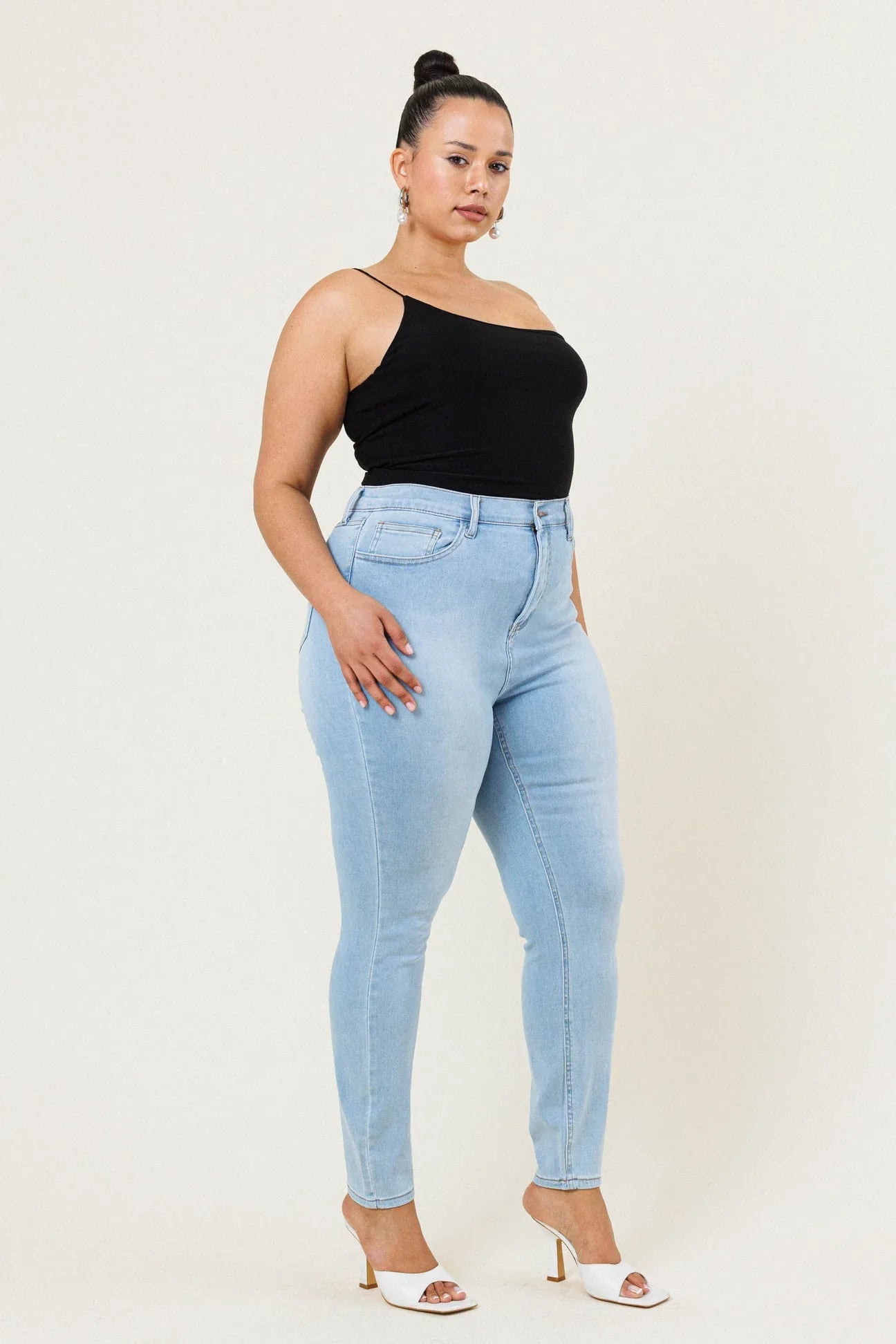 HER Light Stone Jeans